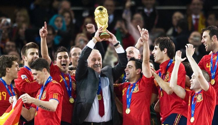 إسبانيا تعيّن فيسنتي ديل بوسكي مشرفًا على اتحاد كرة القدم